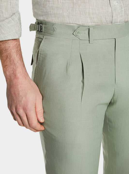 Pantaloni con doppia pince e fibbie in misto lino-1