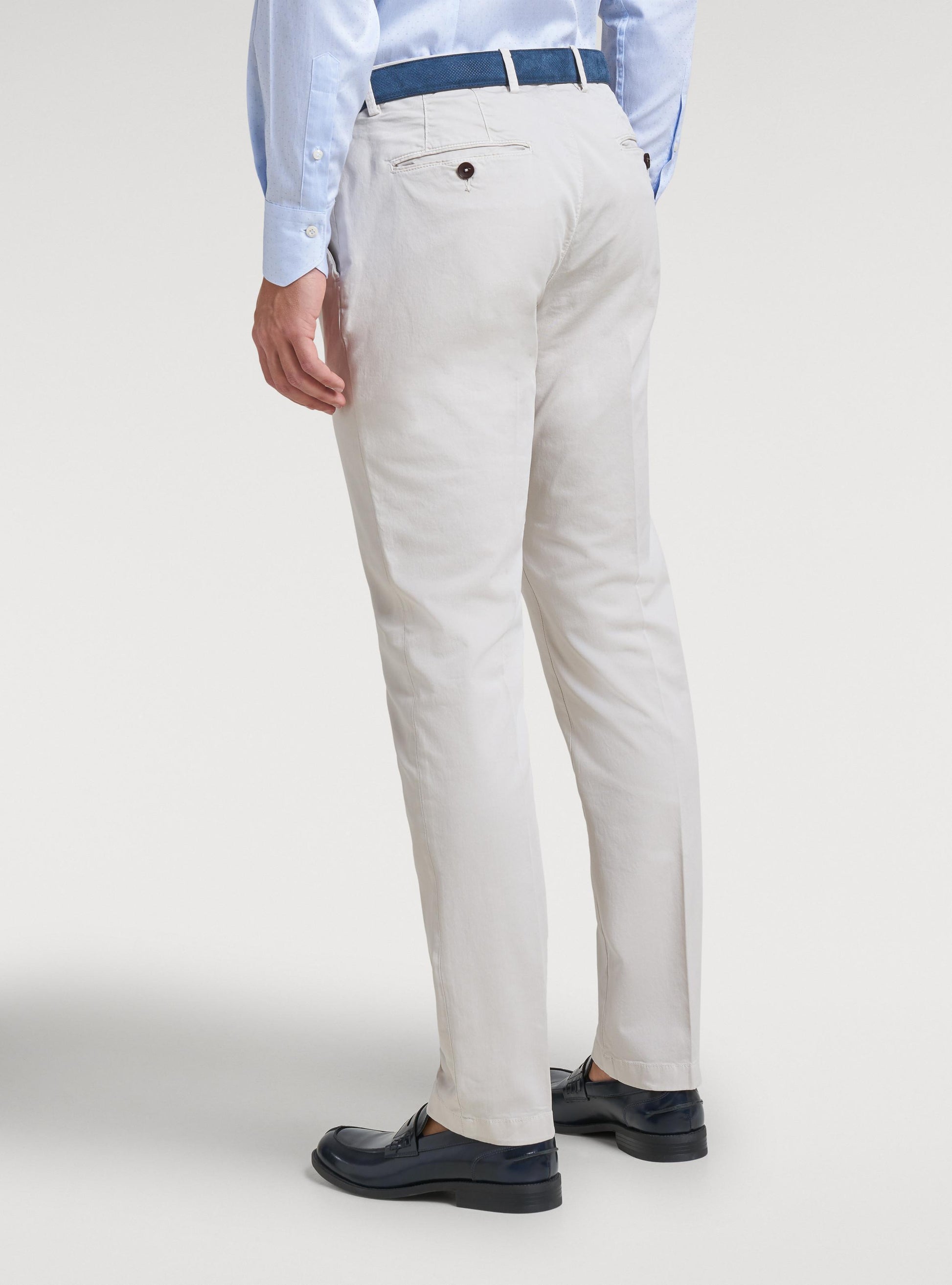 Pantaloni chinos misto lino.-1