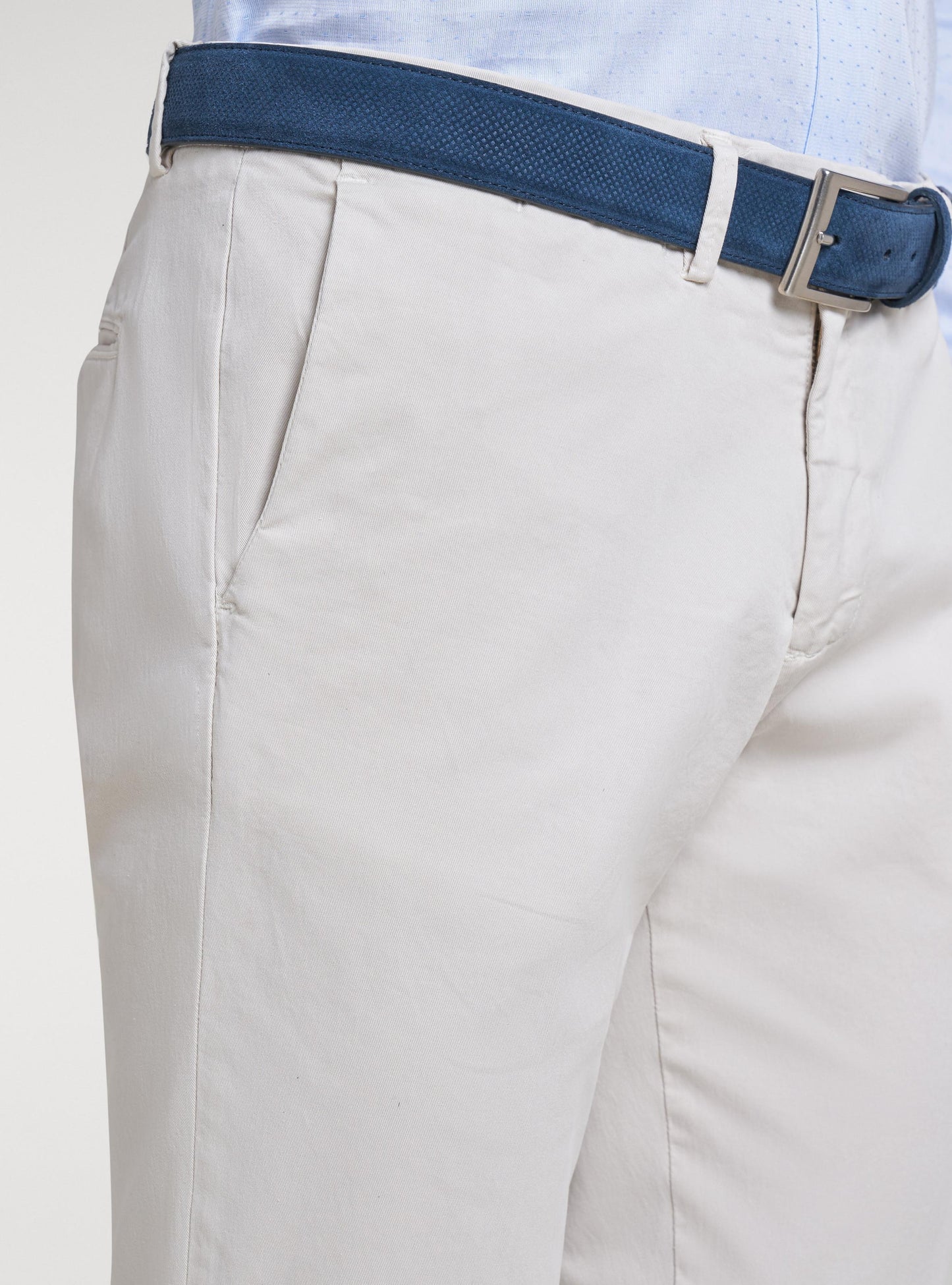 Pantaloni chinos misto lino.-2